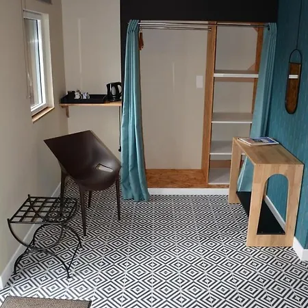 Le Clos De La Lande Vallee Guest house
