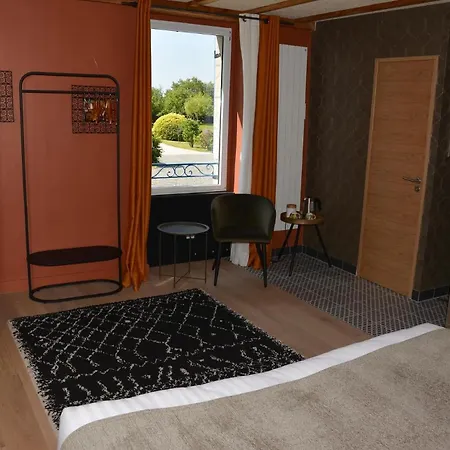 Le Clos De La Lande Vallee Guest house